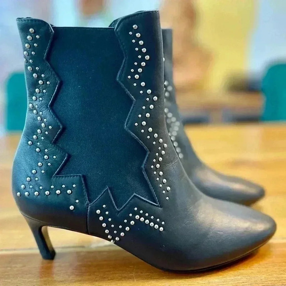 Marc Ellis | Women’s 7 Chelsea Ankle Boot | Leather & Studs w/Kitten Heel - Picture 1 of 6